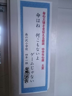 �W��